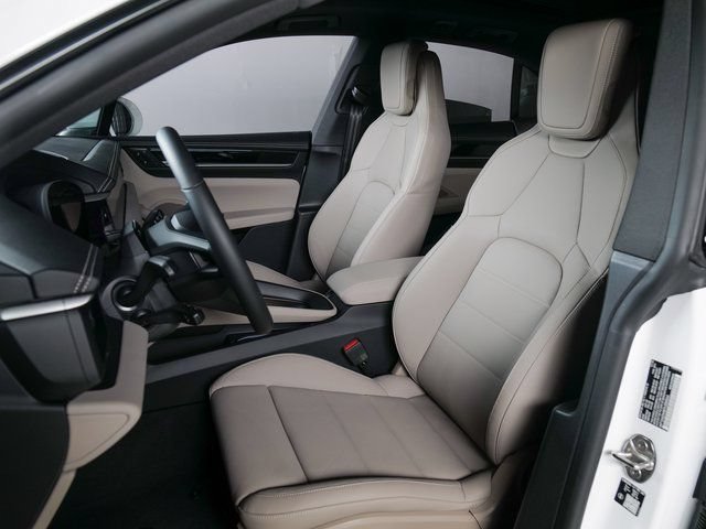 New 2026 Porsche Macan 4 Electric AWD/4WD image 5