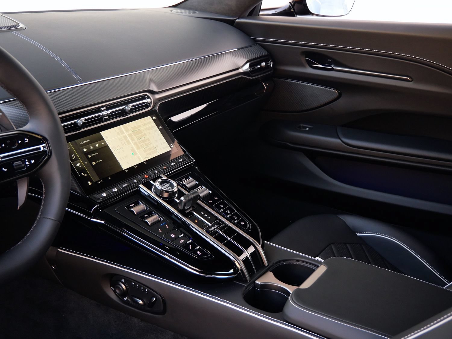 Used 2026 Aston Martin V8 Vantage S RWD image 19