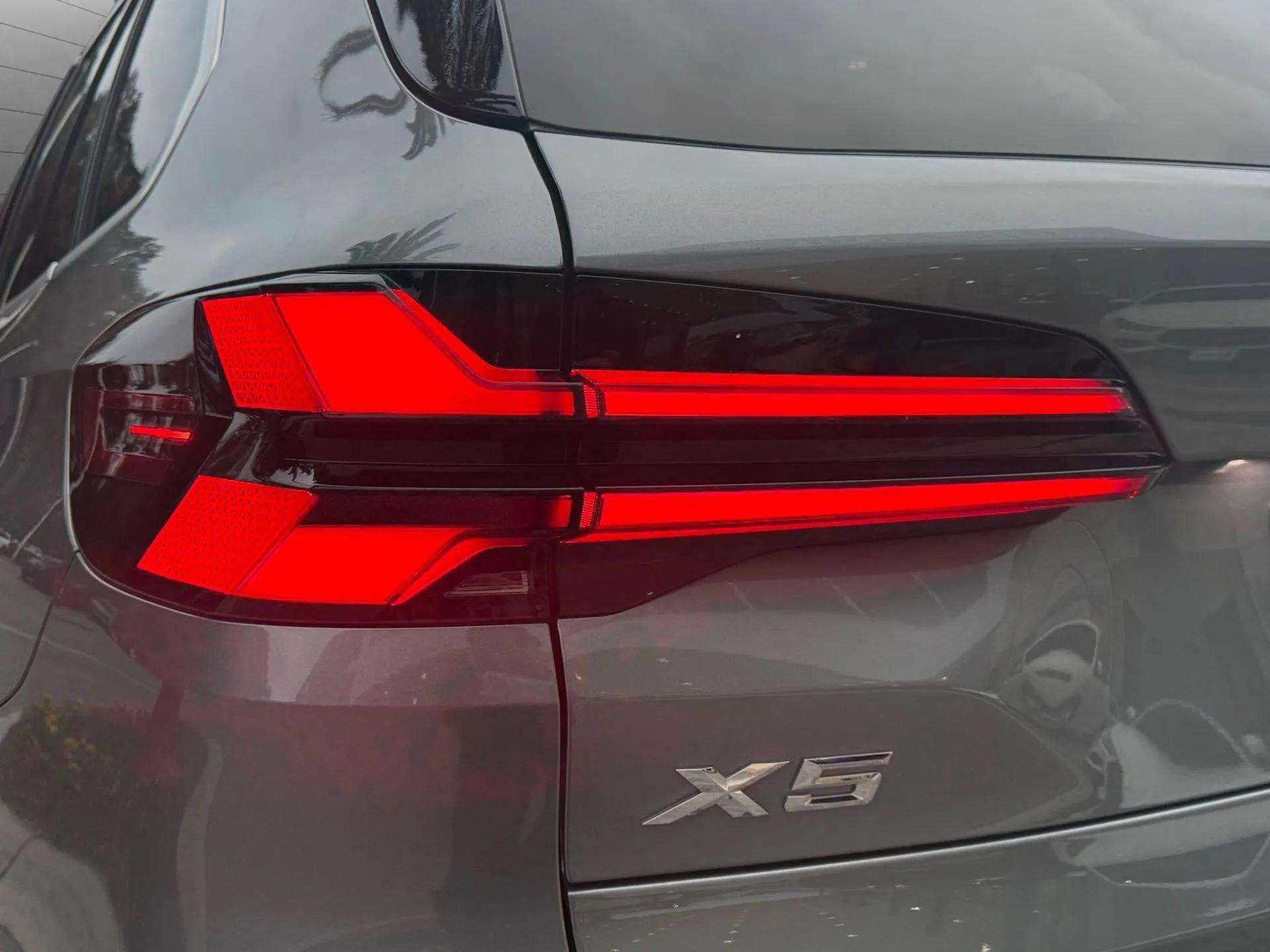 Used 2024 BMW X5 xDrive40i w/ M Sport Package image 44