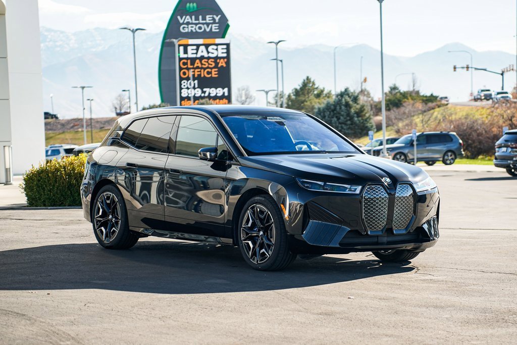 Used 2025 BMW iX xDrive50 w/ Premium Package image 3