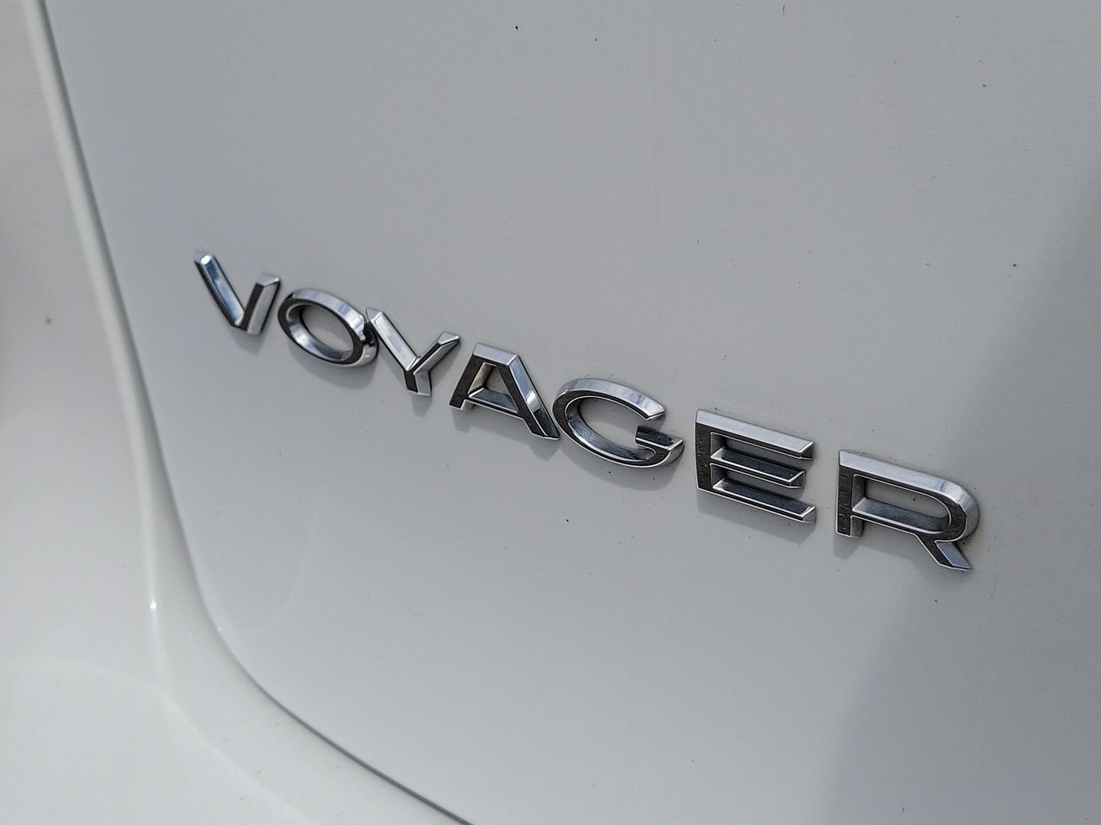 Used 2023 Chrysler Voyager LX FWD image 19