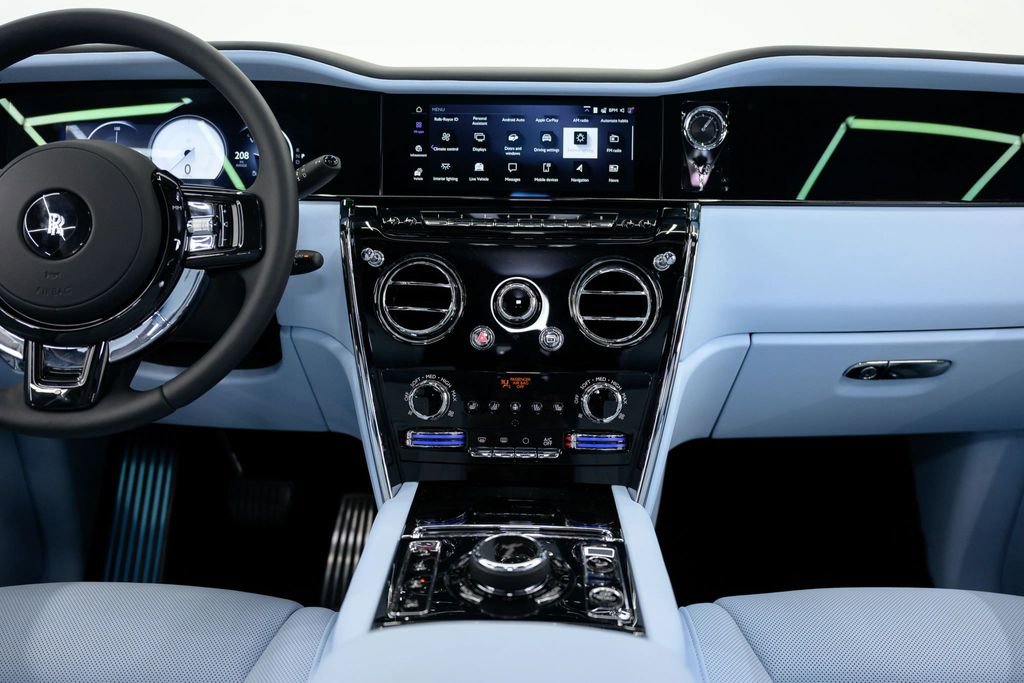 Used 2025 Rolls-Royce Cullinan image 38