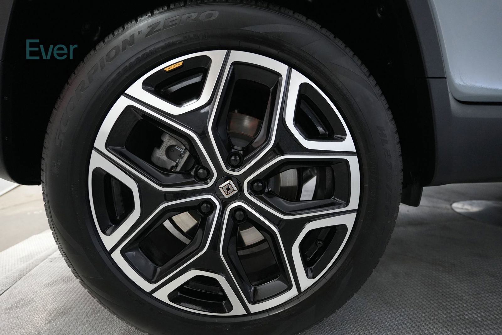 Used 2024 Rivian R1T Adventure image 20