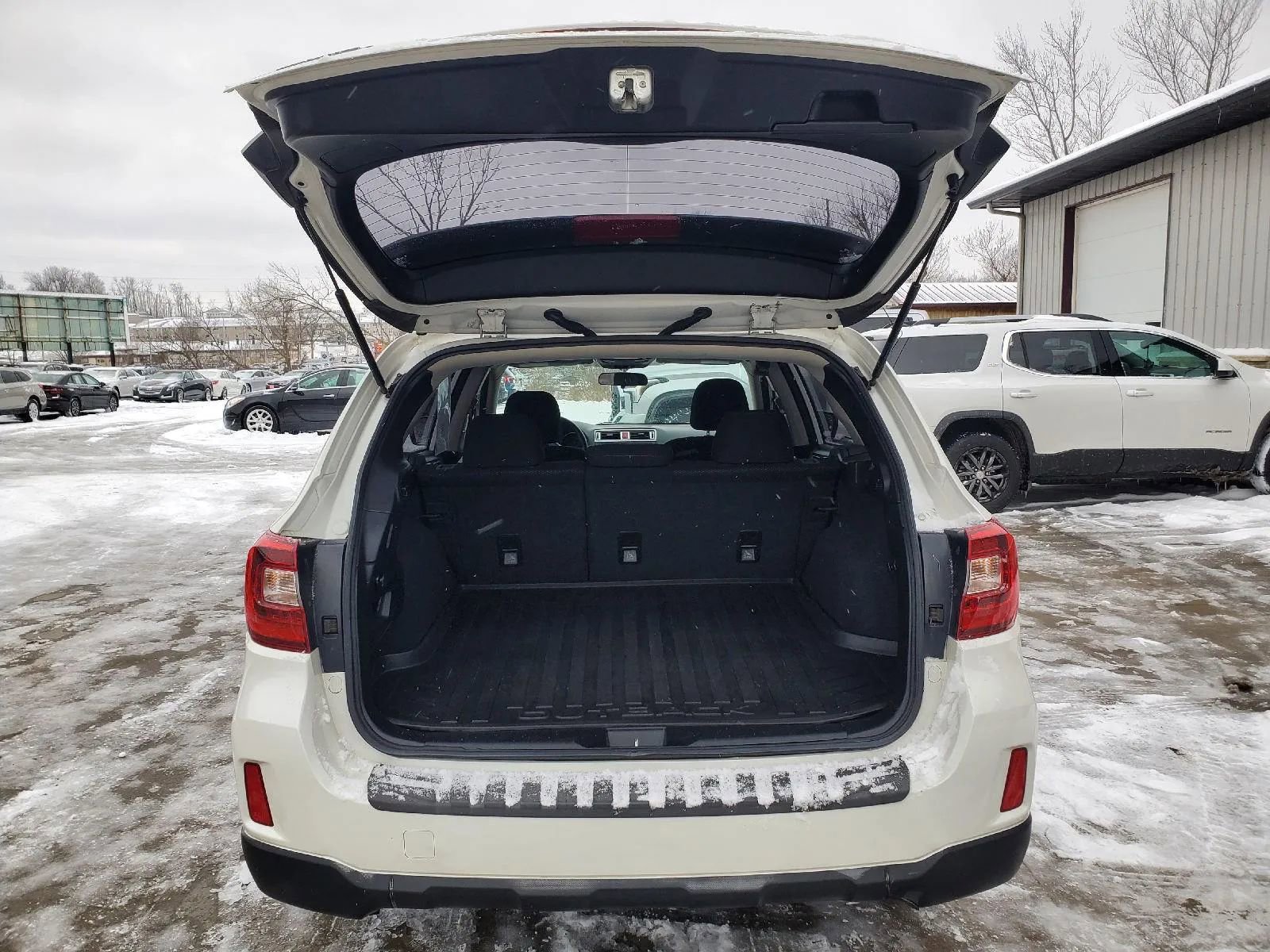 Used 2017 Subaru Outback 2.5i AWD/4WD image 18