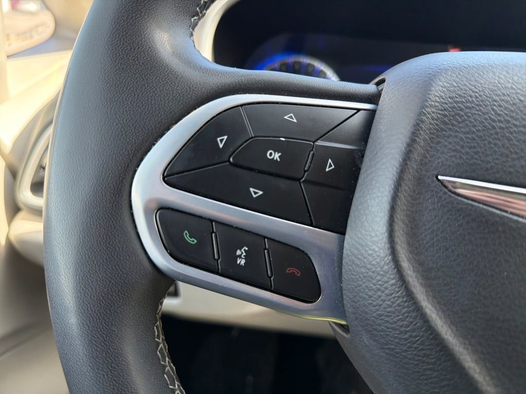 Used 2023 Chrysler Pacifica Touring-L image 20