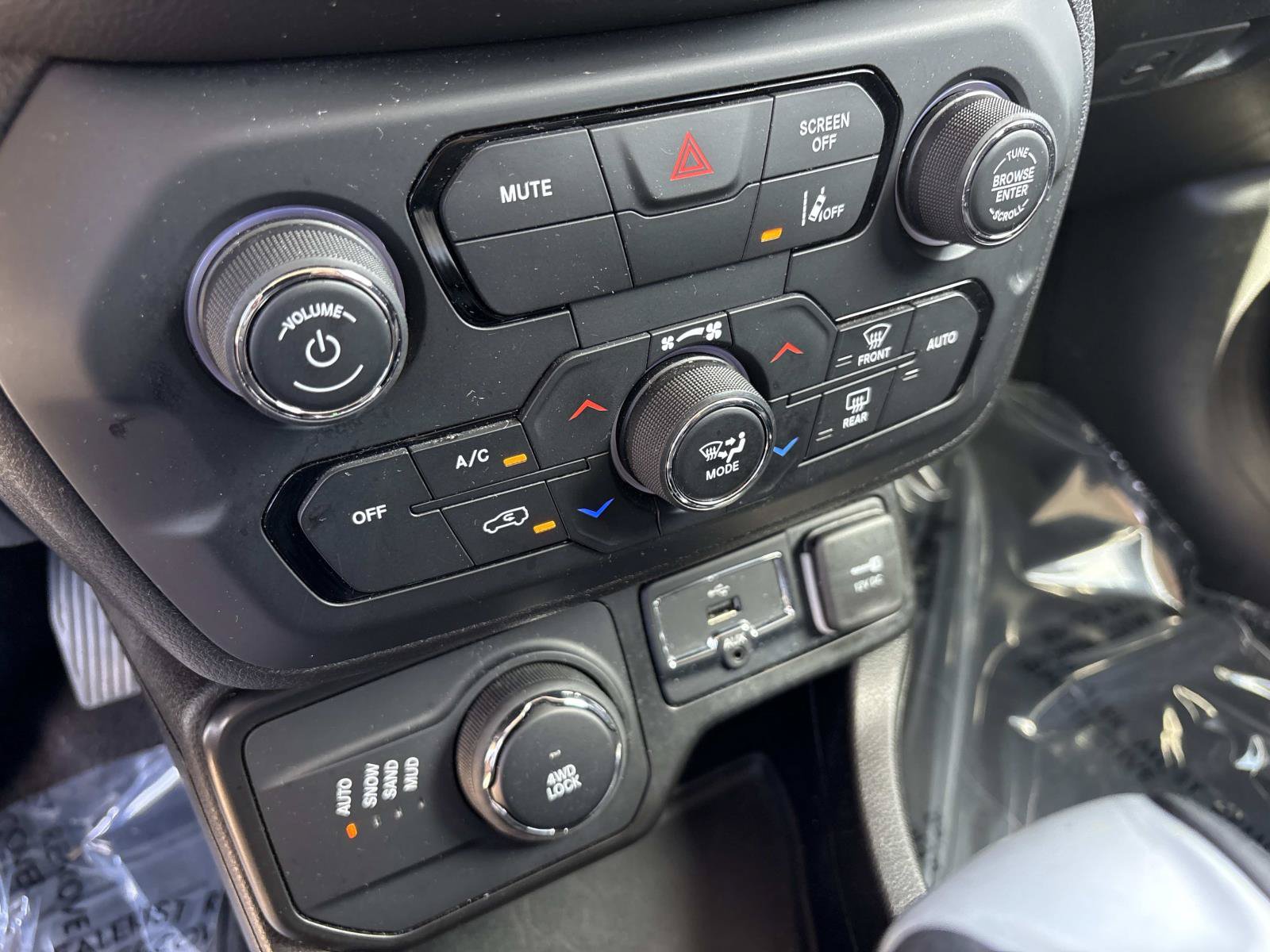 Certified 2023 Jeep Renegade Latitude AWD/4WD image 23