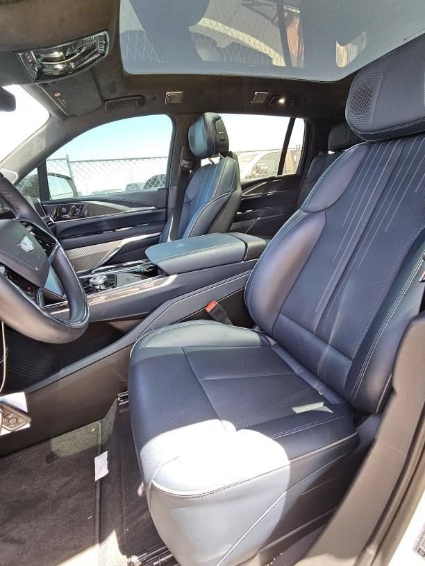 Used 2025 Cadillac Escalade IQ Luxury 2 w/ LPO, Radiant Package AWD/4WD image 6