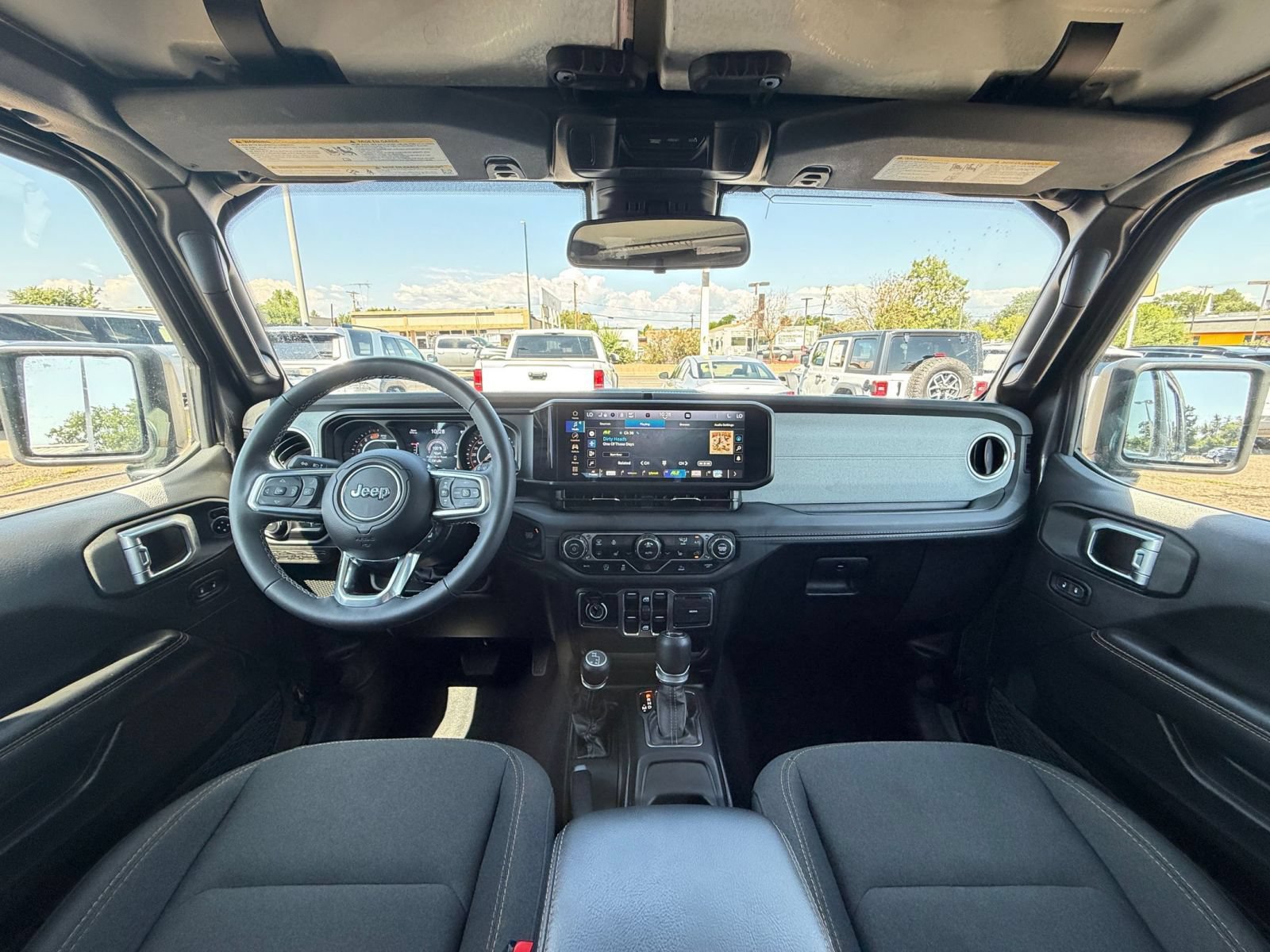 Used 2025 Jeep Wrangler Unlimited Sahara AWD/4WD image 32