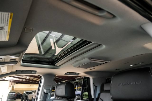 Used 2020 GMC Yukon Denali w/ Denali Premium Package AWD/4WD image 16
