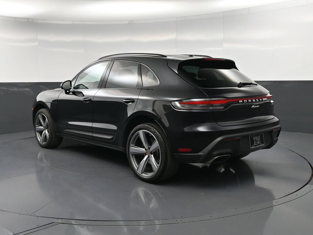 Certified 2024 Porsche Macan AWD/4WD image 3
