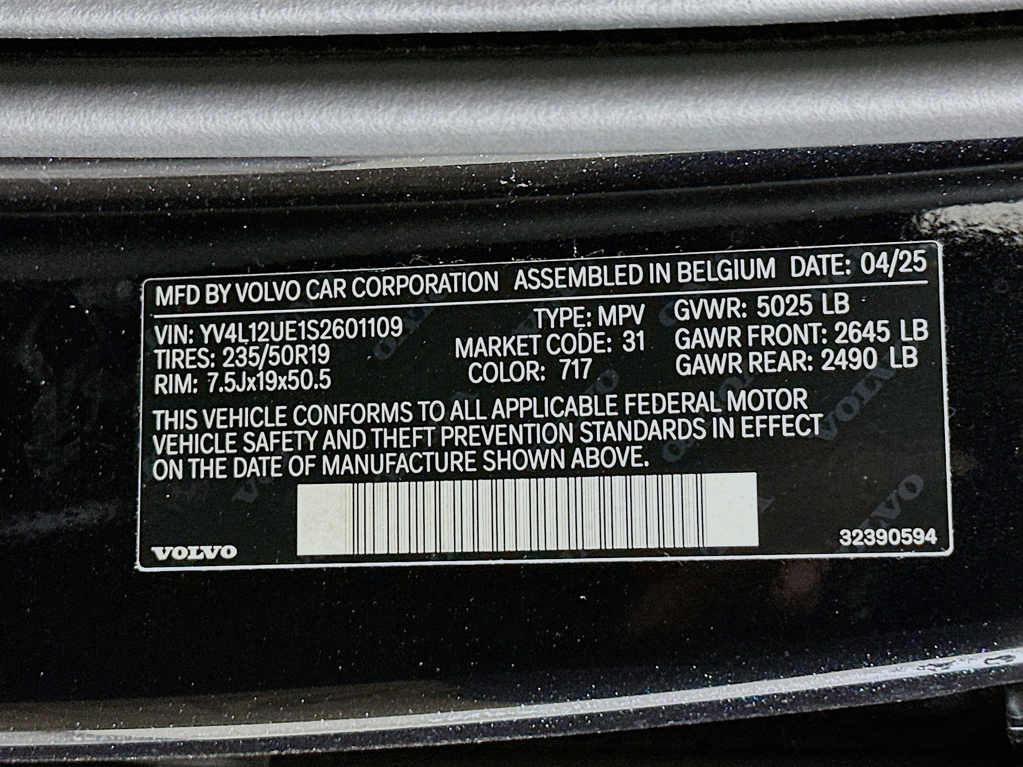 Used 2025 Volvo XC40 B5 Plus image 12