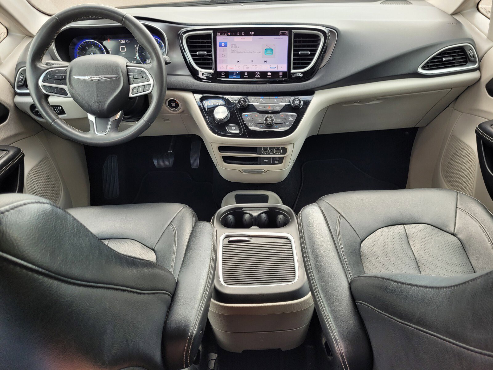 Used 2022 Chrysler Pacifica Touring-L image 17