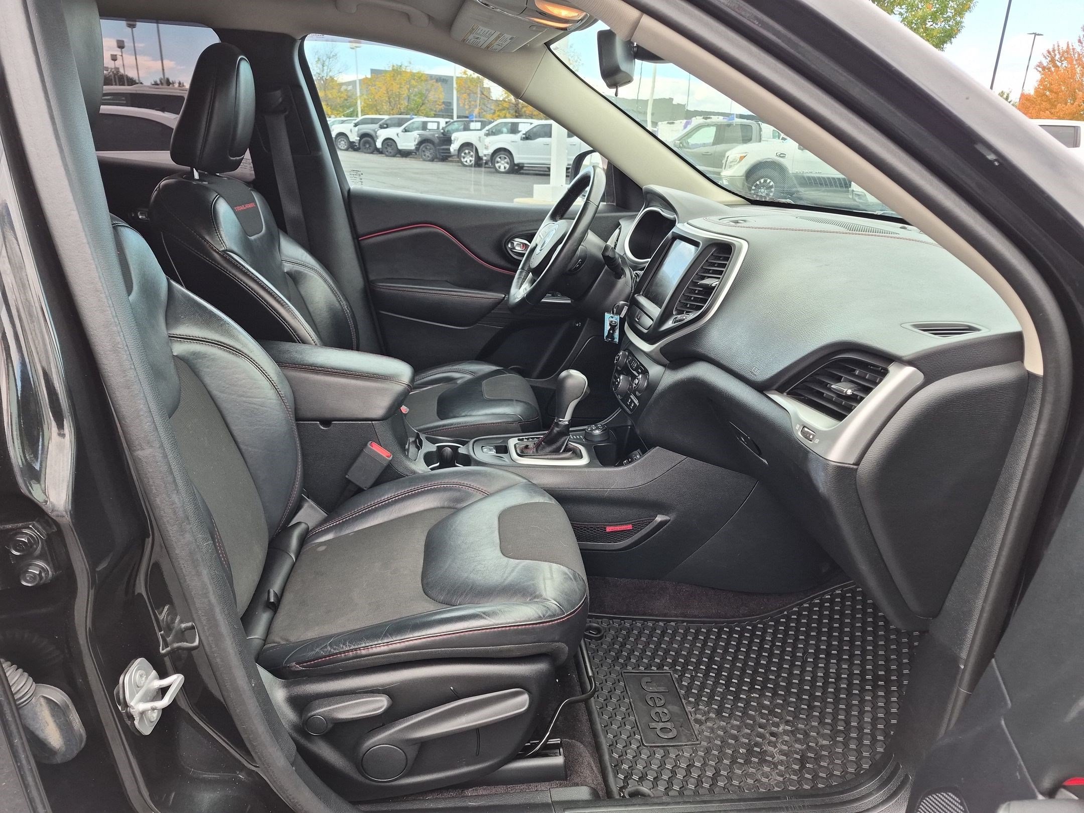 Used 2016 Jeep Cherokee Trailhawk w/ Cold Weather Group AWD/4WD image 32
