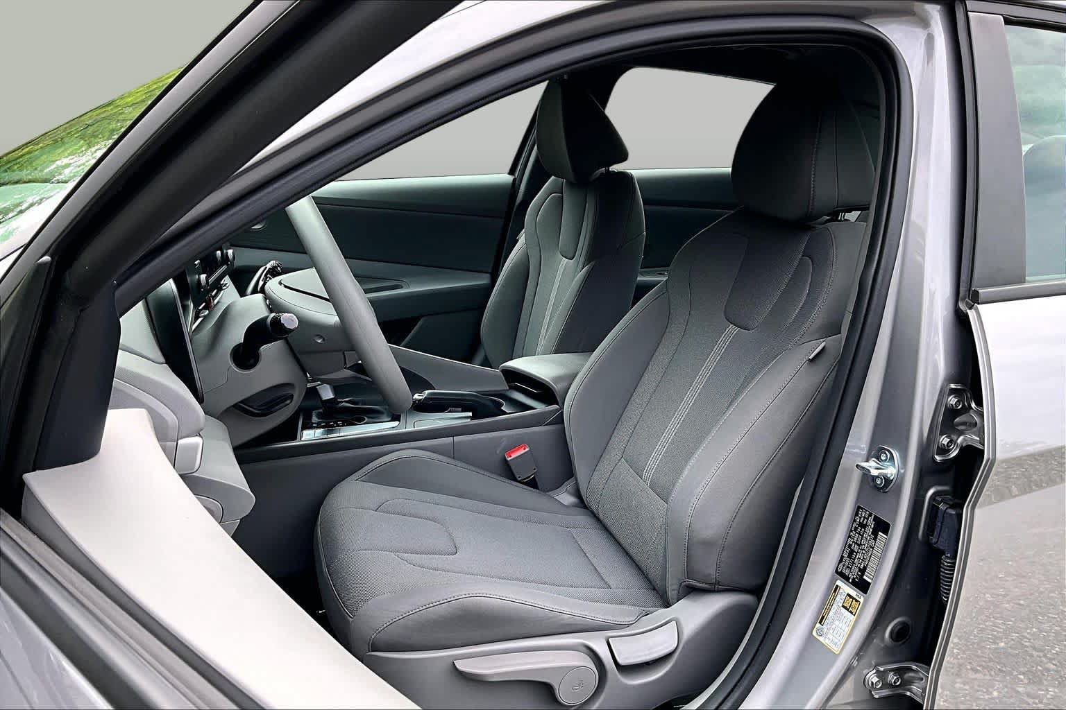 Used 2026 Hyundai Elantra SE FWD image 7