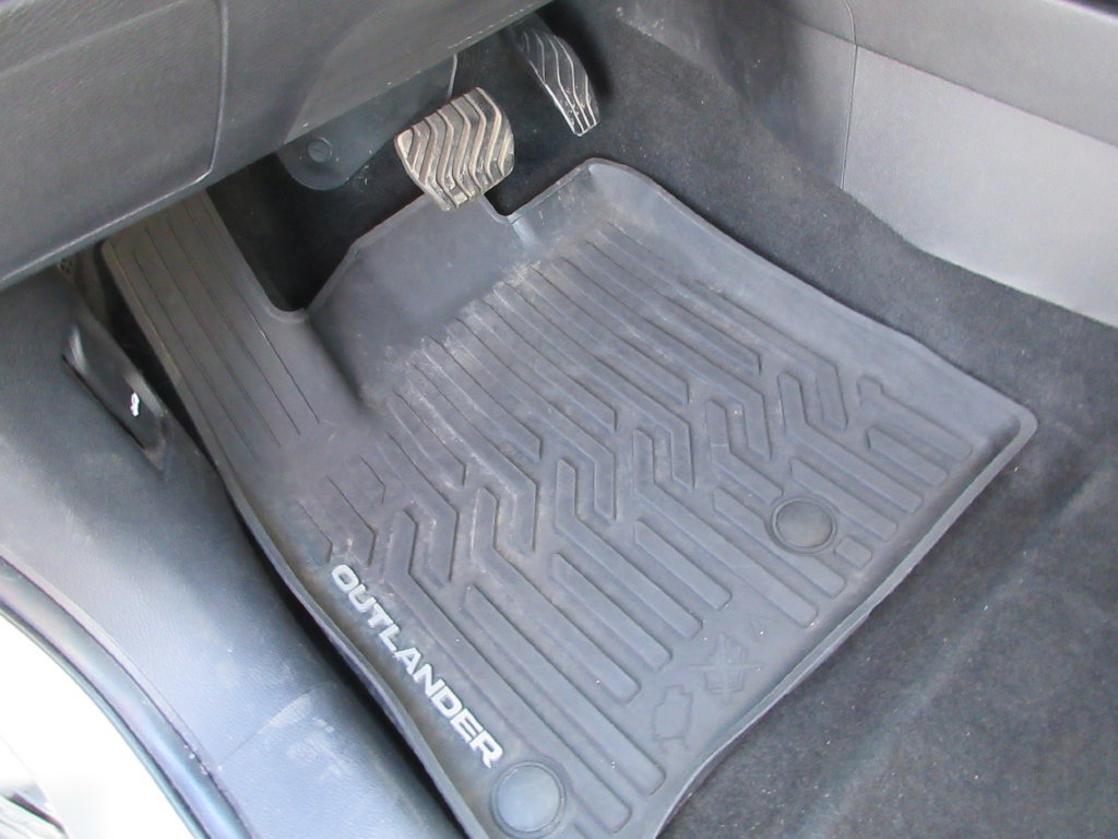 Used 2023 Mitsubishi Outlander SEL AWD/4WD image 29