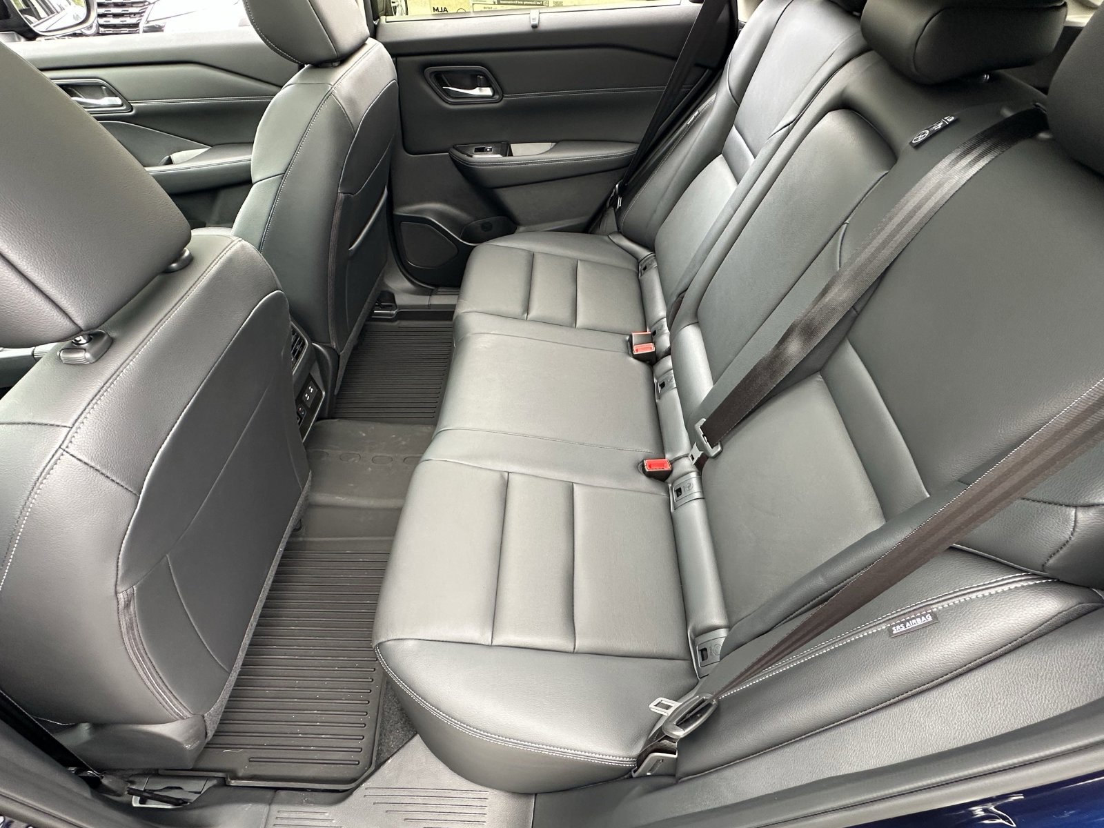 New 2025 Nissan Rogue SL w/ SL Premium Package FWD image 19