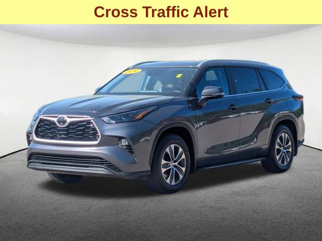 Used 2024 Toyota Highlander XLE AWD/4WD image 10