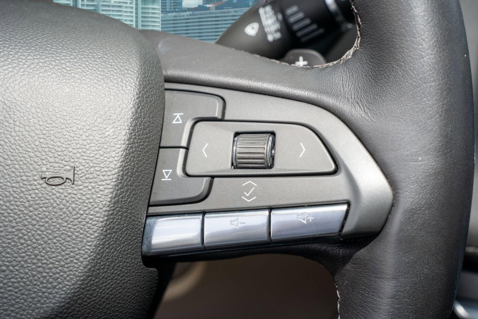 Used 2023 Cadillac XT4 Luxury w/ Driver Awareness Package FWD image 30