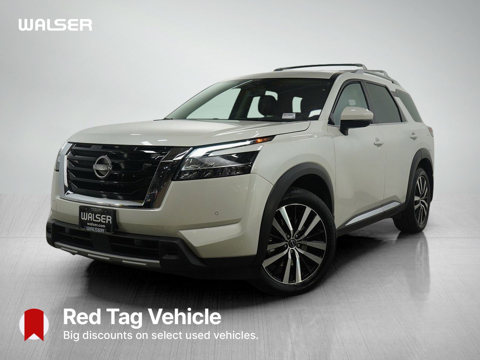 Used 2024 Nissan Pathfinder Platinum image 1