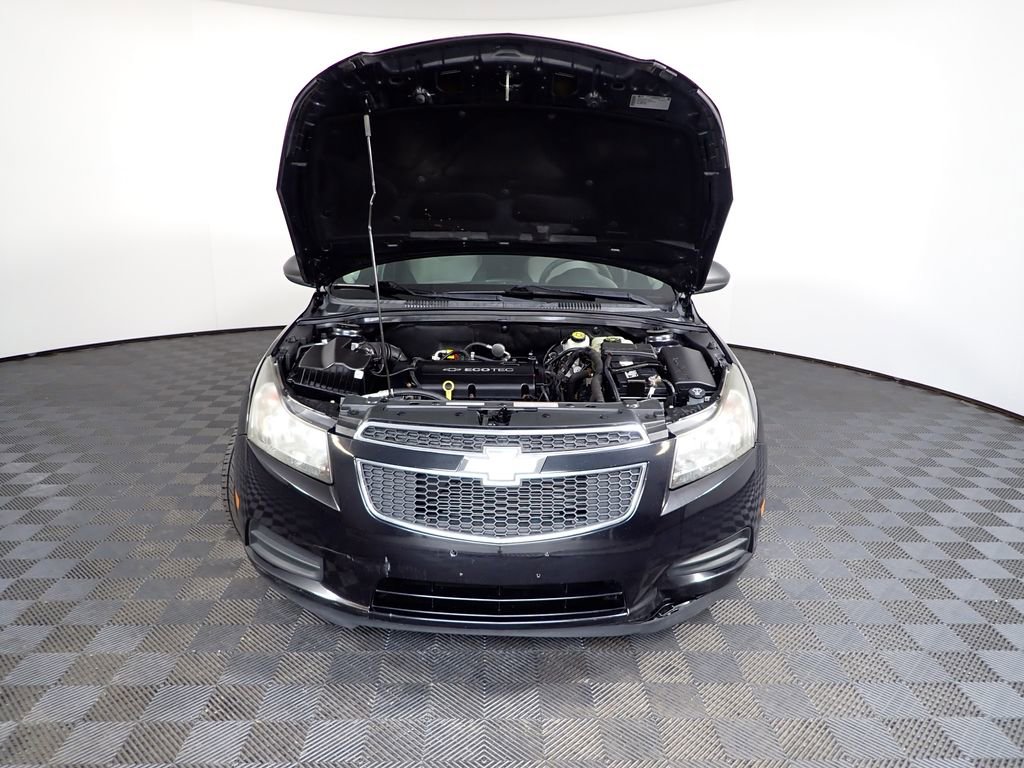 Used 2013 Chevrolet Cruze LS image 9