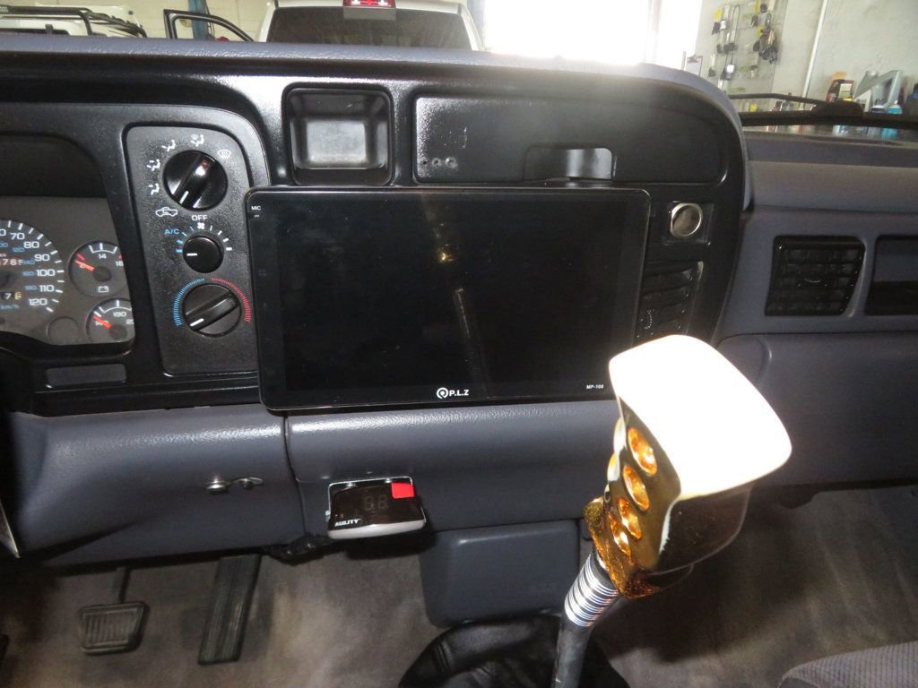Used 1997 Dodge Ram 2500 Truck 2WD Club Cab image 28