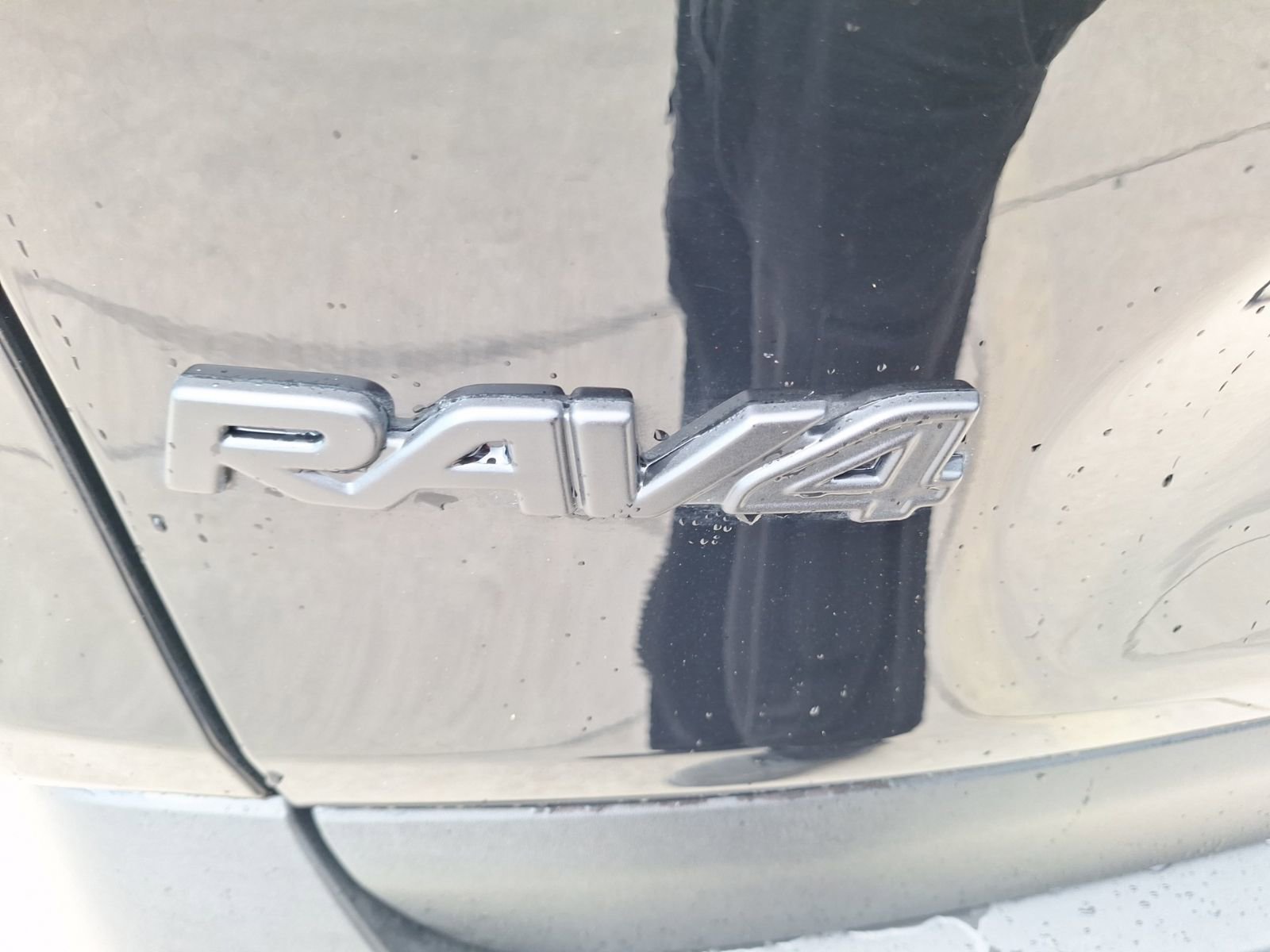 Used 2025 Toyota RAV4 XLE w/ Convenience Package FWD image 13