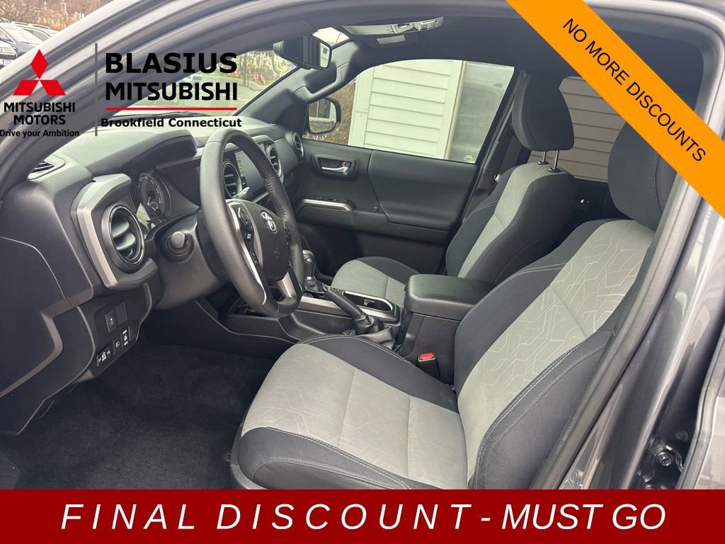 Used 2021 Toyota Tacoma TRD Sport w/ Technology Package image 19