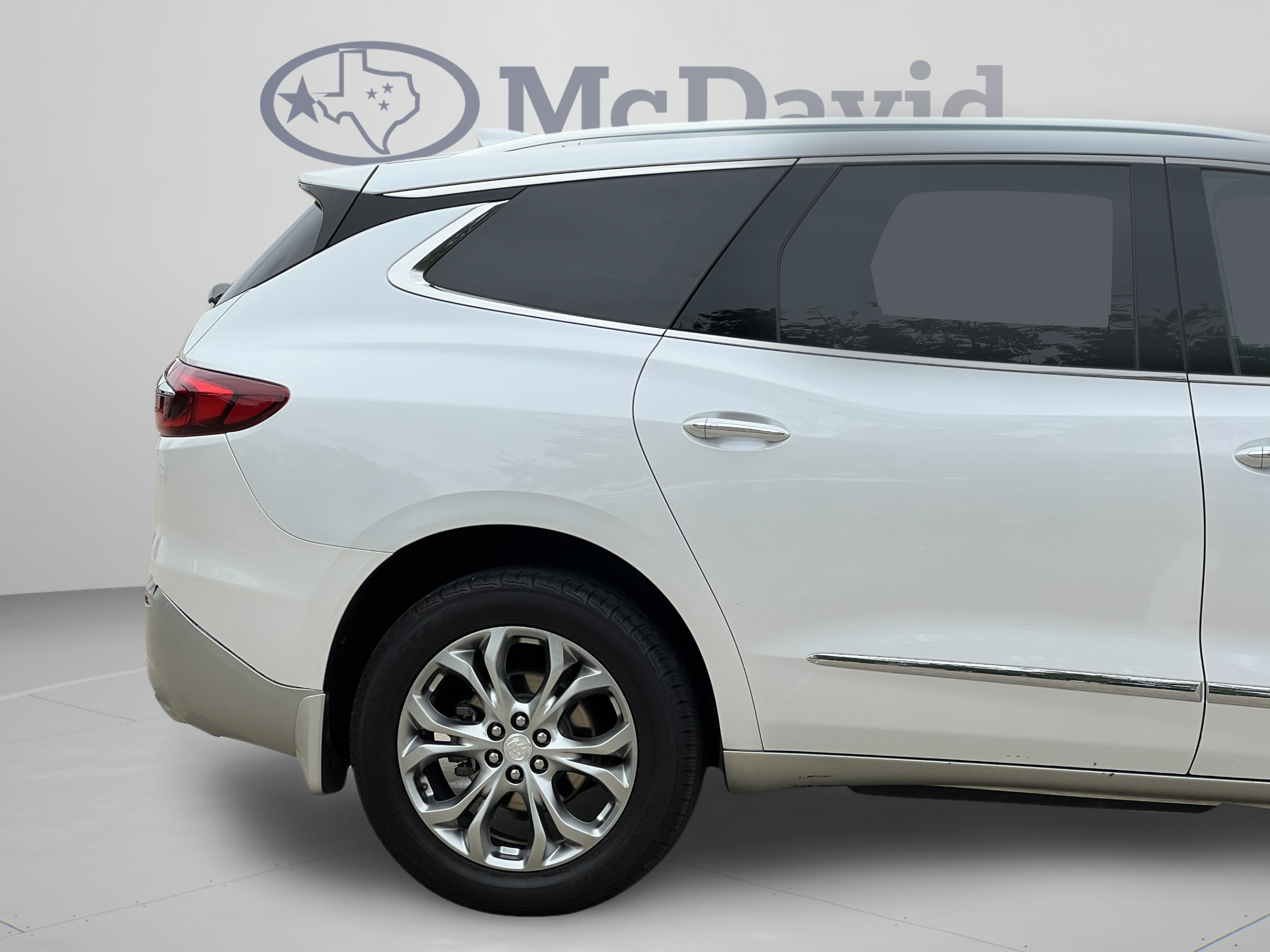Used 2018 Buick Enclave Avenir w/ Avenir Technology Package AWD/4WD image 36