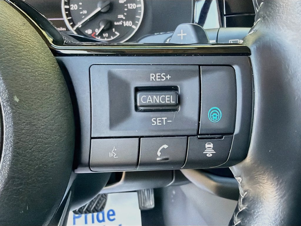 Used 2025 Nissan Pathfinder SL AWD/4WD image 13