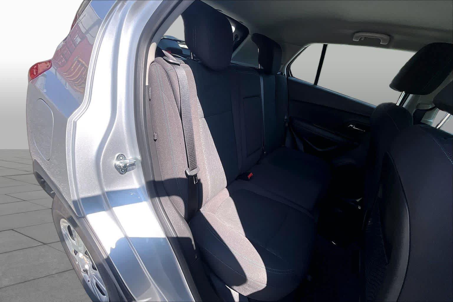 Used 2016 Chevrolet Trax LS FWD image 17