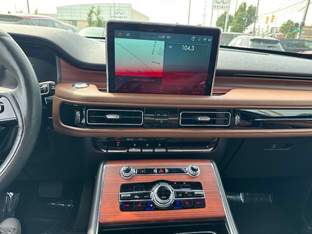 Certified 2023 Lincoln Aviator Reserve w/ Equipment Group 201A AWD/4WD image 11
