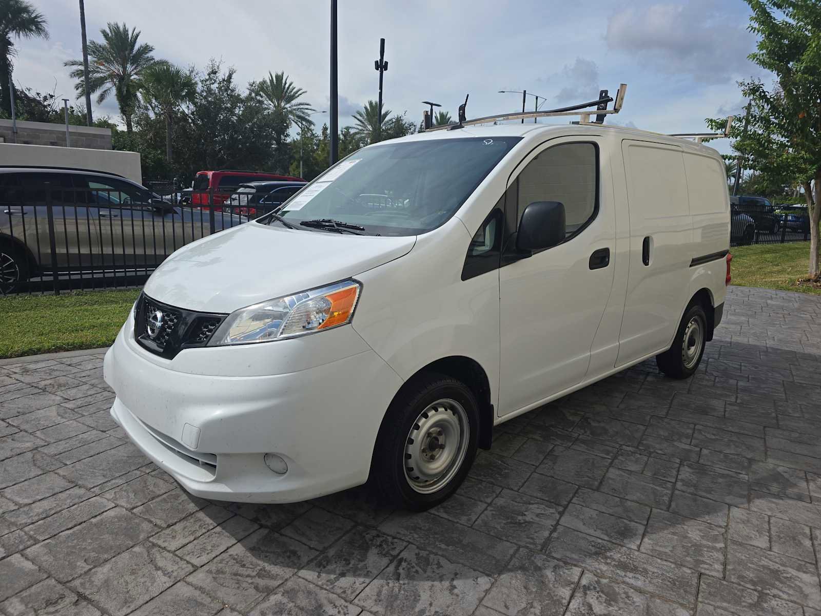 Used 2021 Nissan NV200 S w/ Back Door Glass Package image 9