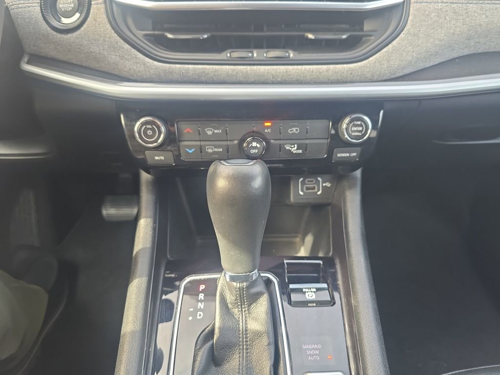 Used 2024 Jeep Compass Latitude AWD/4WD image 15