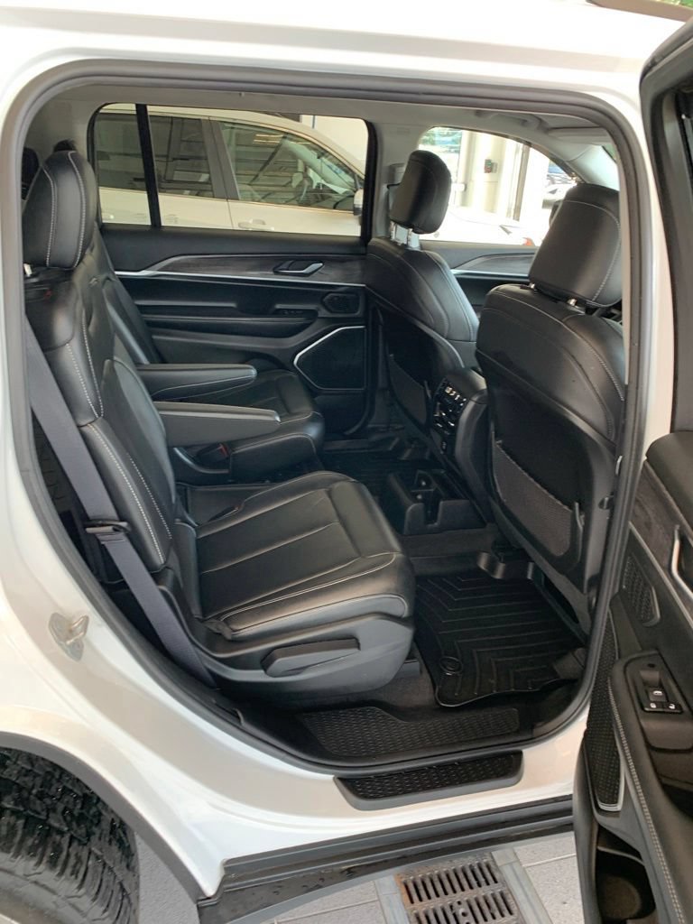 Used 2021 Jeep Grand Cherokee L Limited AWD/4WD image 11