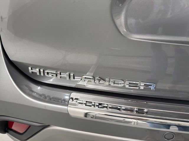 New 2026 Toyota Highlander Platinum image 9