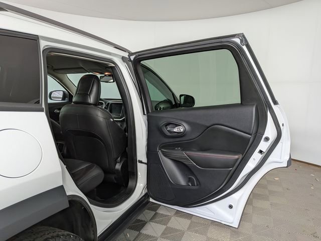 Used 2017 Jeep Cherokee Trailhawk w/ Cold Weather Group image 33