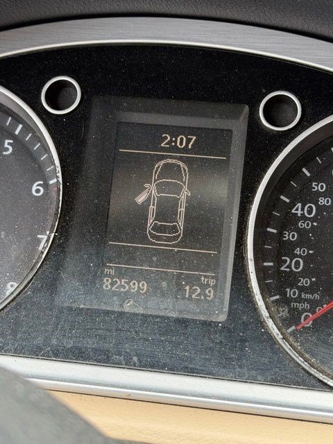 Used 2015 Volkswagen CC FWD image 2
