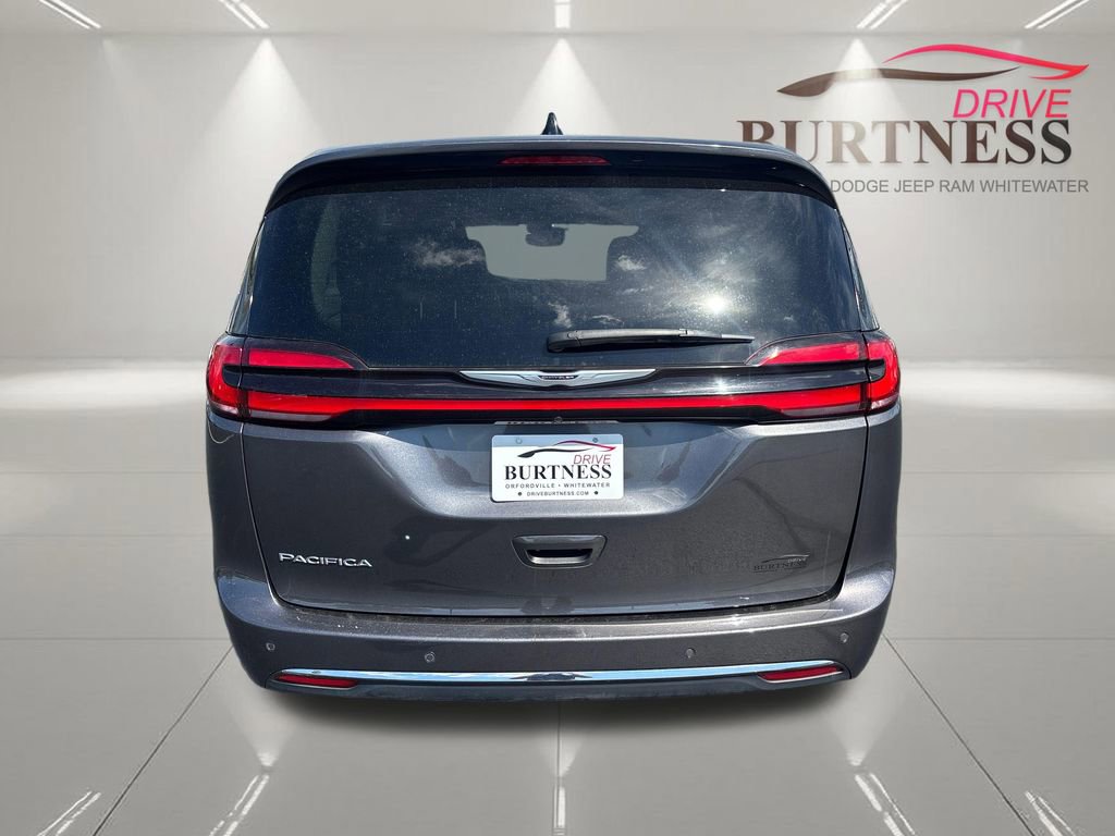 Used 2023 Chrysler Pacifica Touring-L image 7