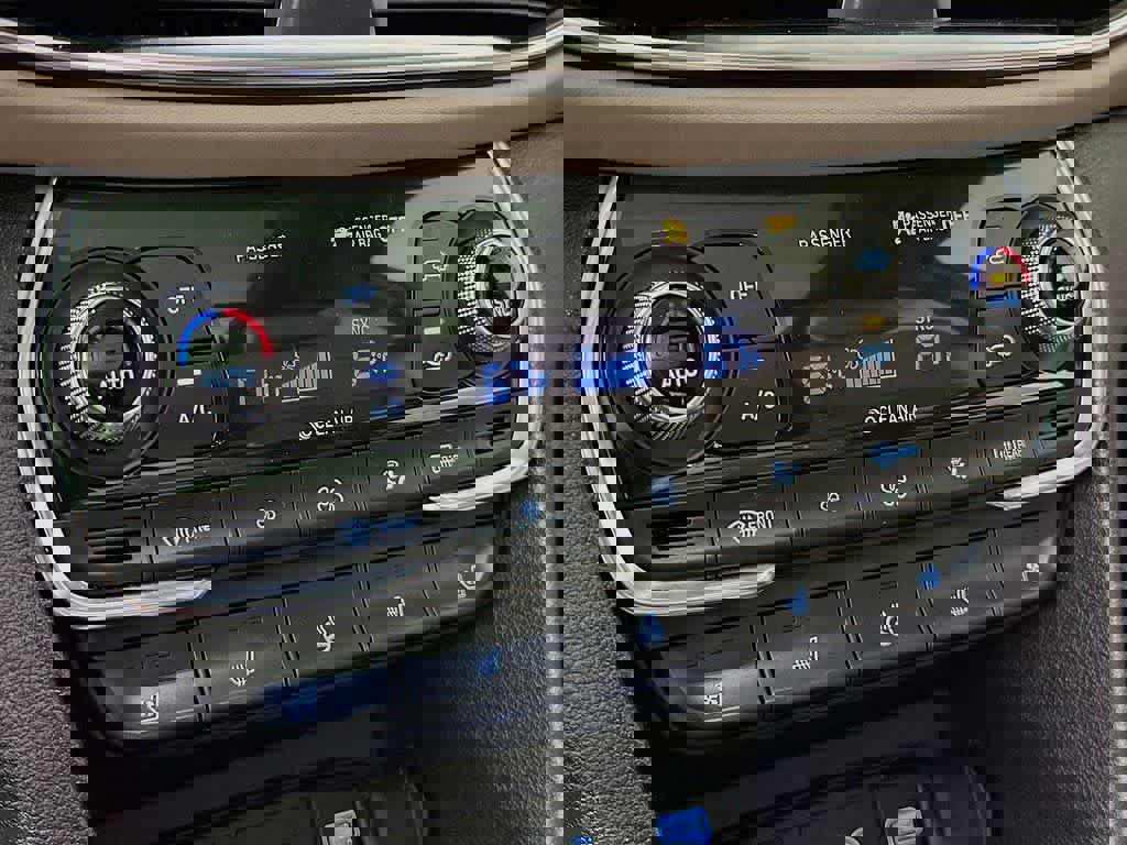 Used 2020 Hyundai Santa Fe Limited image 18