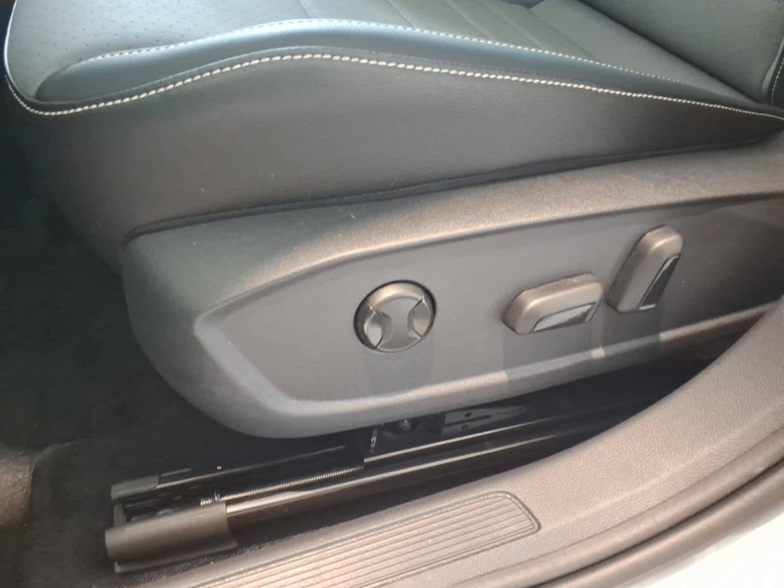 Used 2026 Volkswagen Jetta SE FWD image 14