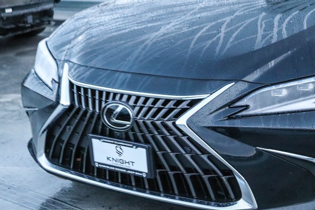 Used 2025 Lexus ES 300h w/ Luxury Package FWD image 6