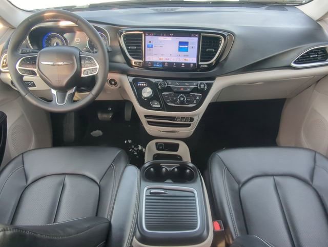 Used 2024 Chrysler Pacifica Touring-L FWD image 22