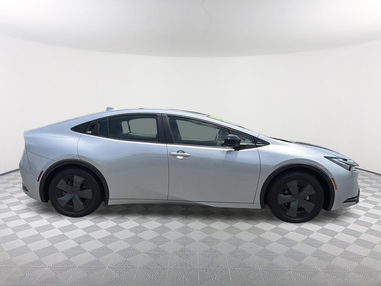 Certified 2025 Toyota Prius LE FWD image 18