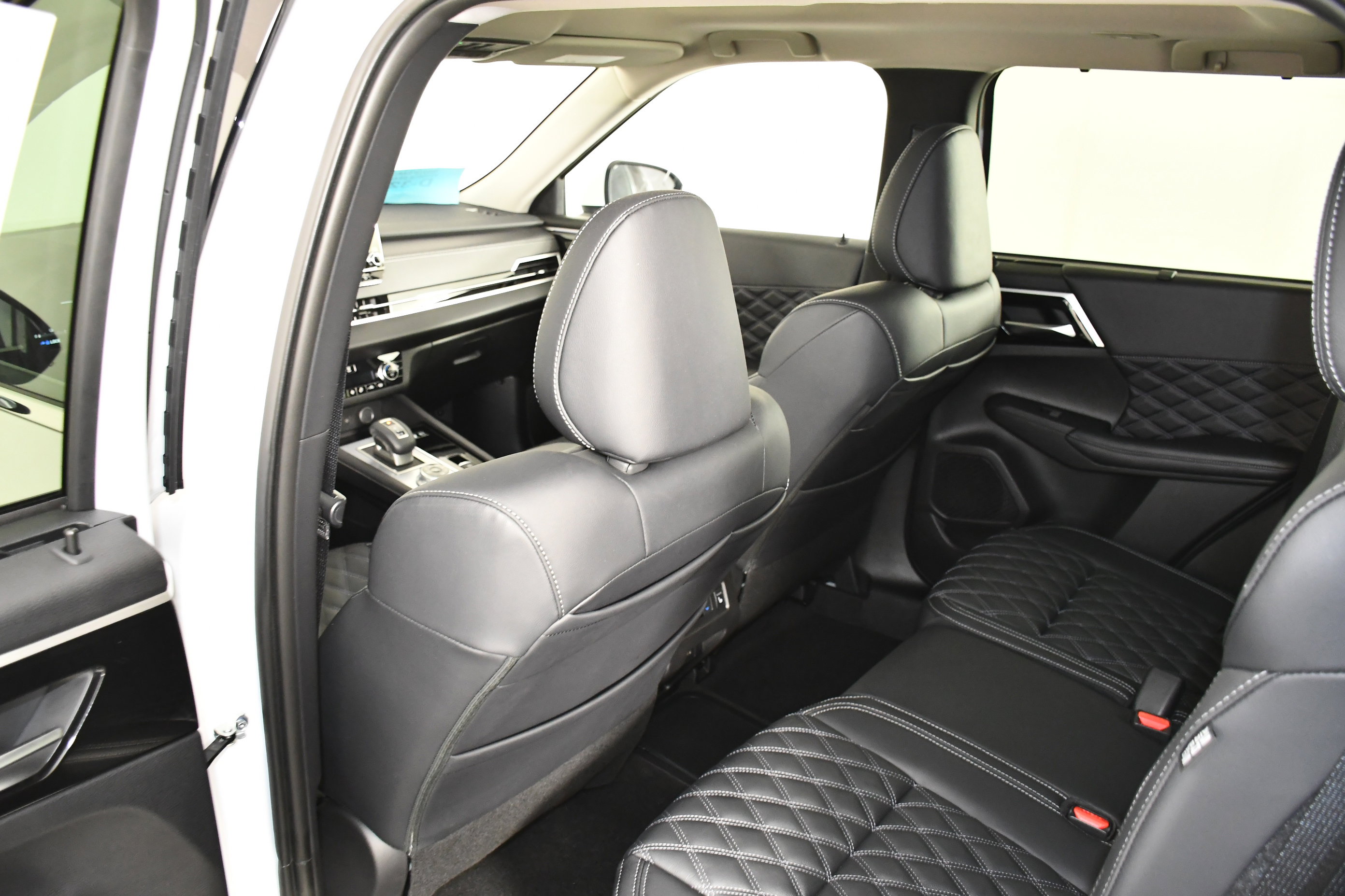 Used 2025 Mitsubishi Outlander SEL image 47