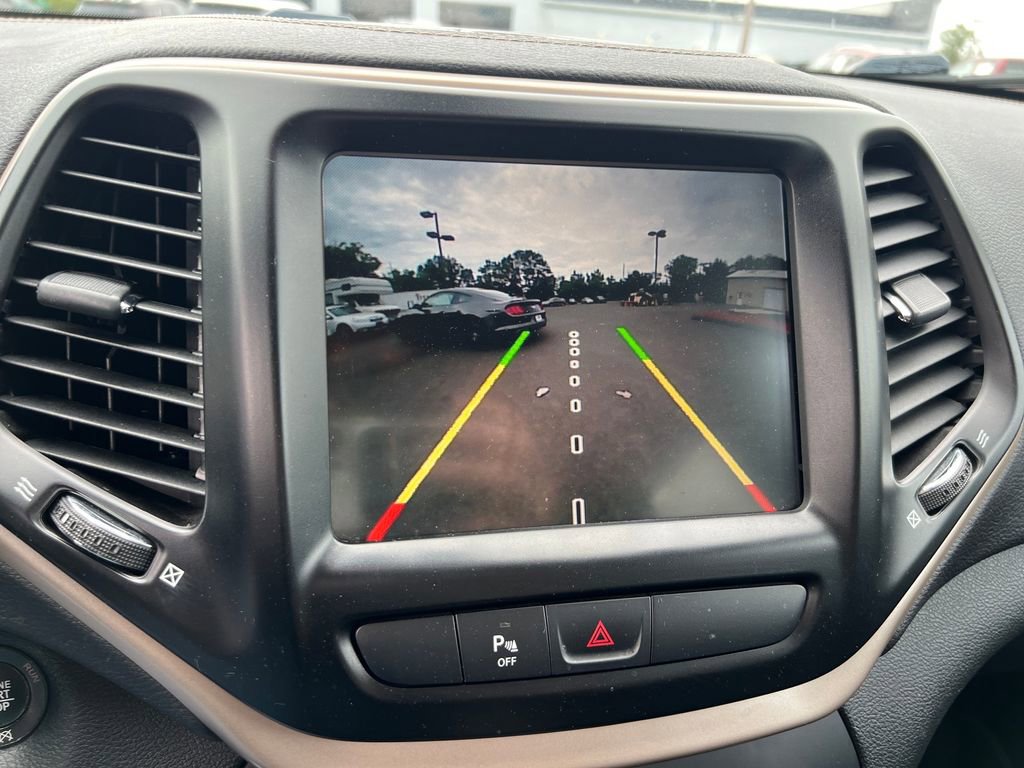 Used 2018 Jeep Cherokee Limited FWD image 23