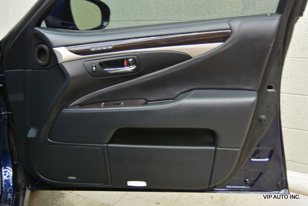 Used 2013 Lexus LS 460 w/ Comfort Pkg RWD image 8