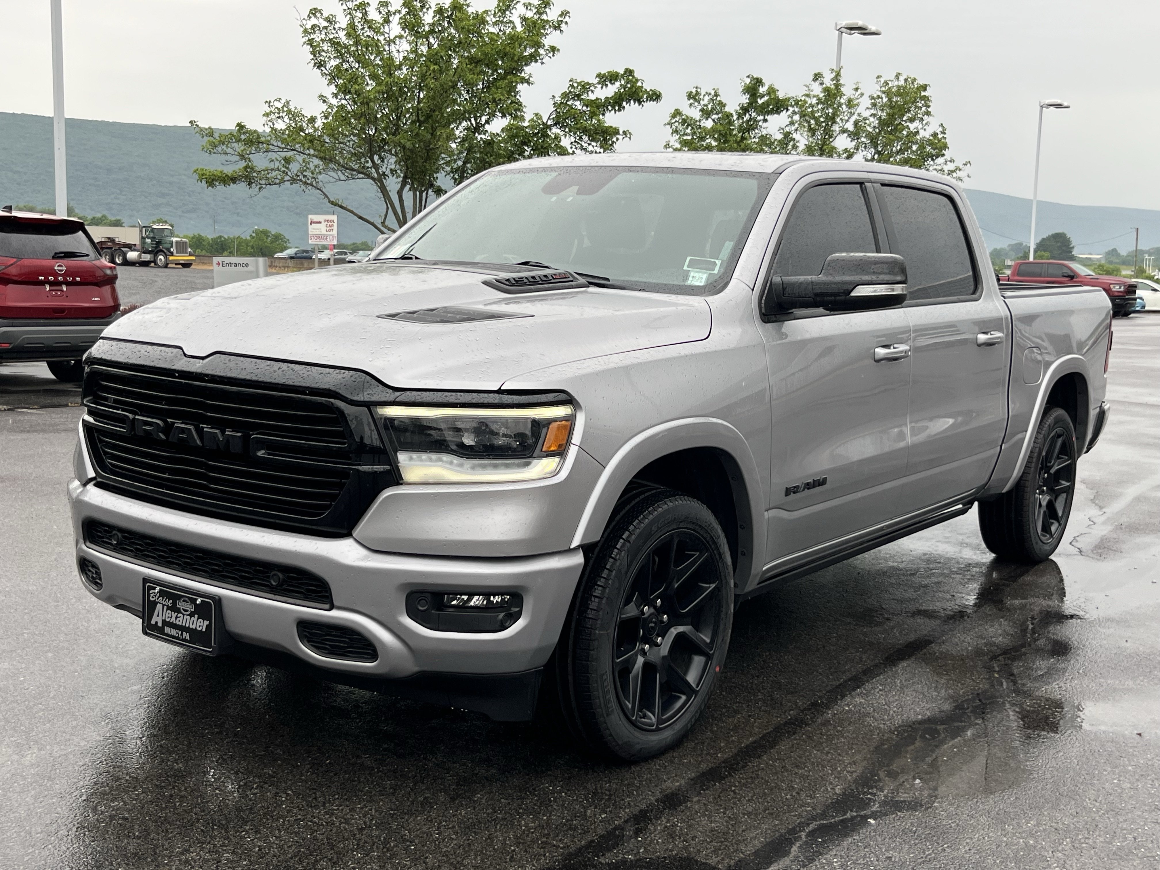 Used 2022 RAM 1500 Laramie AWD/4WD image 11