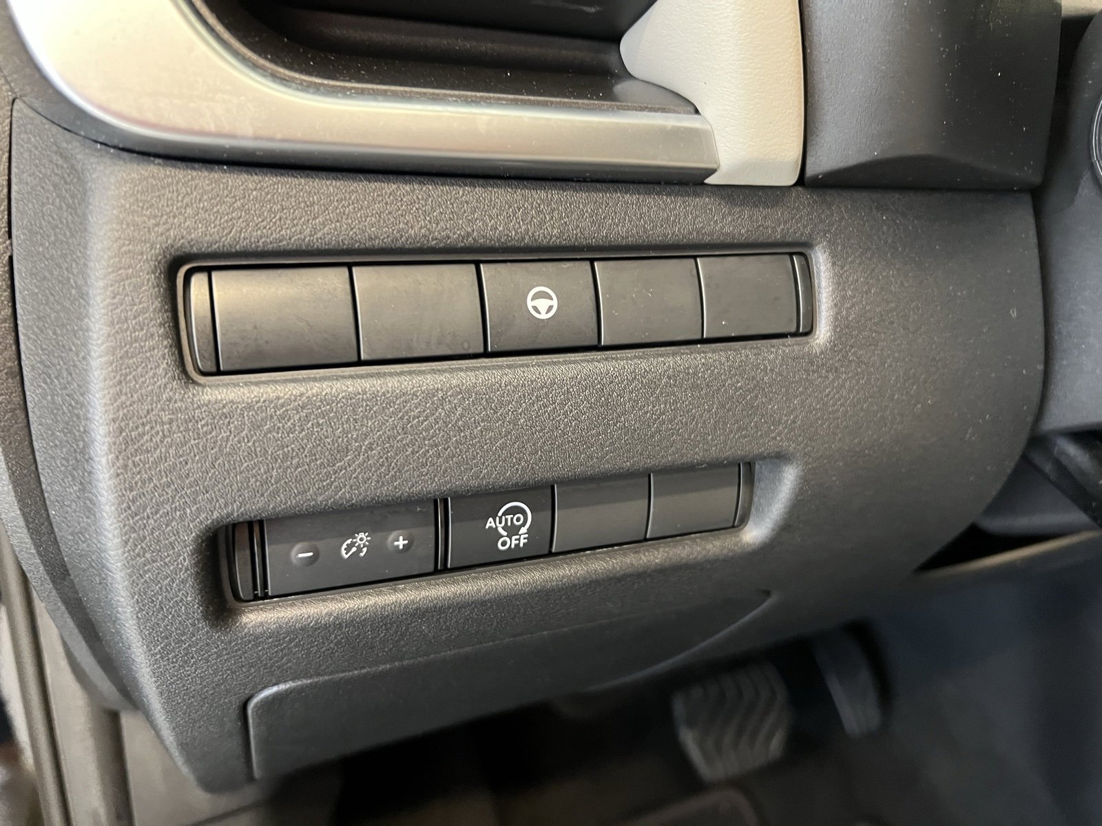 Used 2023 Nissan Rogue SV image 24