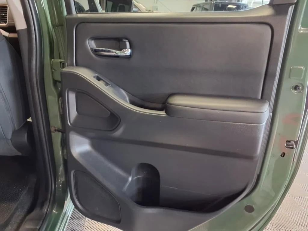 Used 2022 Nissan Frontier SV w/ Technology Package AWD/4WD image 11