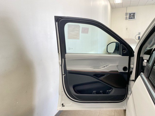 New 2026 Lincoln Navigator L Black Label AWD/4WD image 19